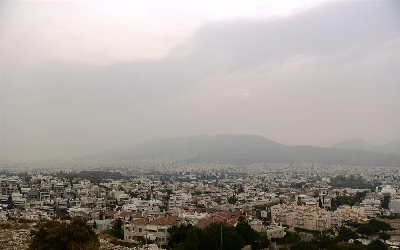 Μόλις 1 στους 20 ανθρώπους στον πλανήτη ανέπνεε «καθαρό» αέρα το 2026
