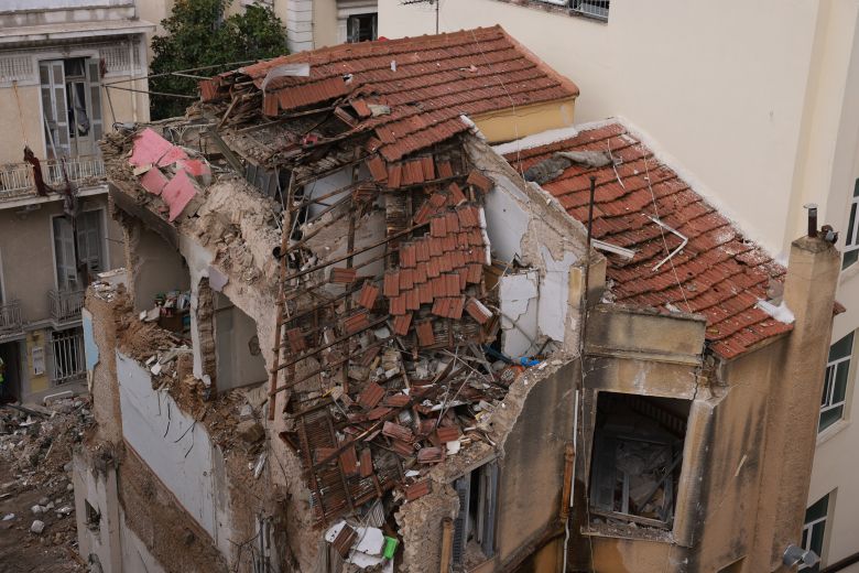 «Δεν υπήρξε καταγγελία για οσμή αερίου πριν την έκρηξη», τονίζεται από την Πυροσβεστική – News.gr