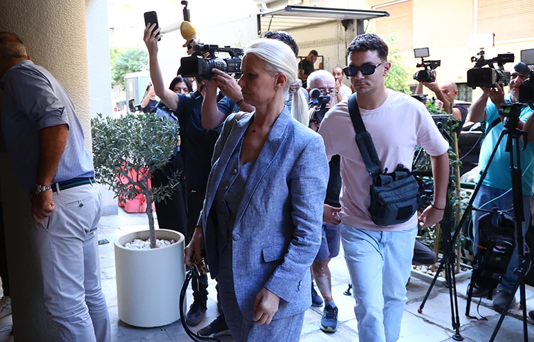 Αρνείται η γιατρός ότι χορήγησε μέθη στον τραγουδιστή – Ο χρόνος μετρά αντίστροφα για την άρση του τηλεφωνικού απορρήτου – News.gr