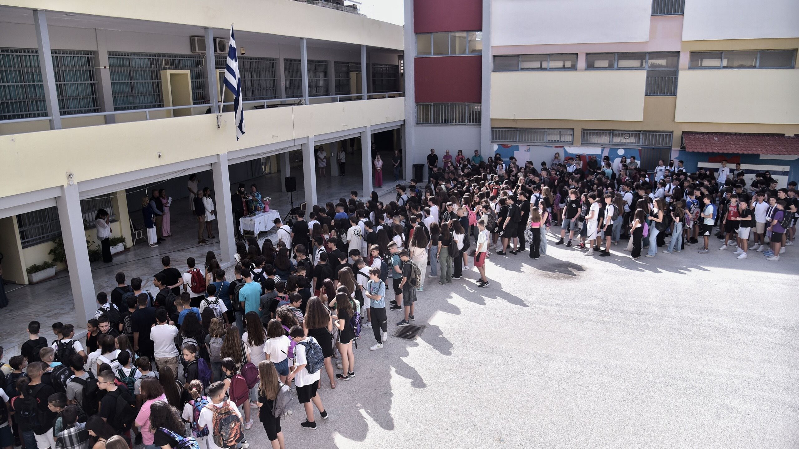 Χτύπησε το πρώτο κουδούνι της χρονιάς στα ελληνικά σχολεία
