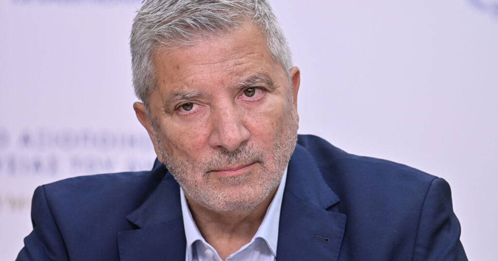 Πατούλης: Το «ξήλωμα» από το site της κλινικής μετά την καταγγελία Πολάκη - Οι αλλαγές στην ιδιότητα και το... αναλυτικό χρονολόγιο
