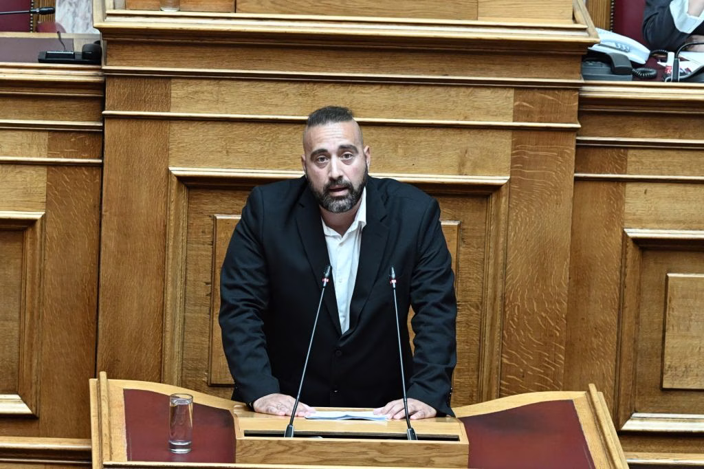 Κατακραυγή με Μανούσο στη Βουλή: Ωμή παραδοχή για στήριξη στη «Συμμαχία Ελλήνων» - «Οι φασίστες δεν έχουν δουλειά στην κοινωνία»