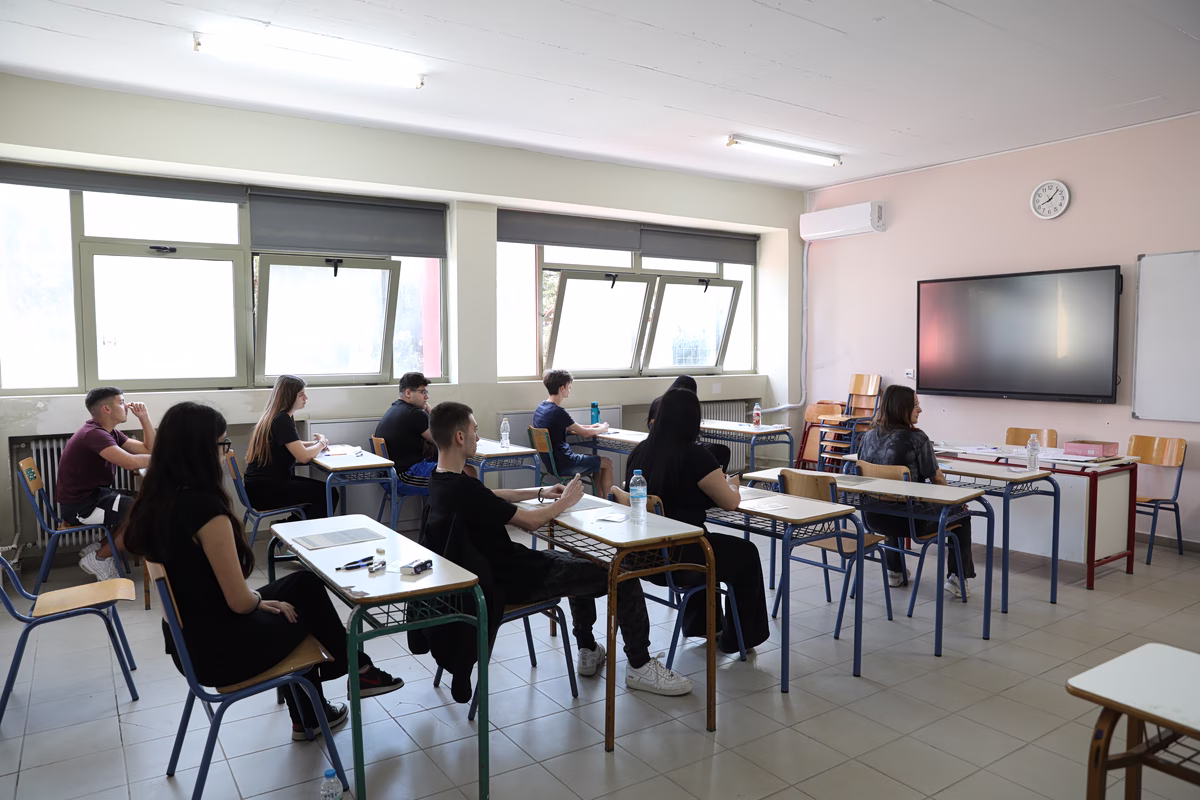 ΠΑΣΟΚ για PISA 2025: Μία ακόμη υποχώρηση στην Παιδεία - Η κυβερνητική βιτρίνα καταρρέει