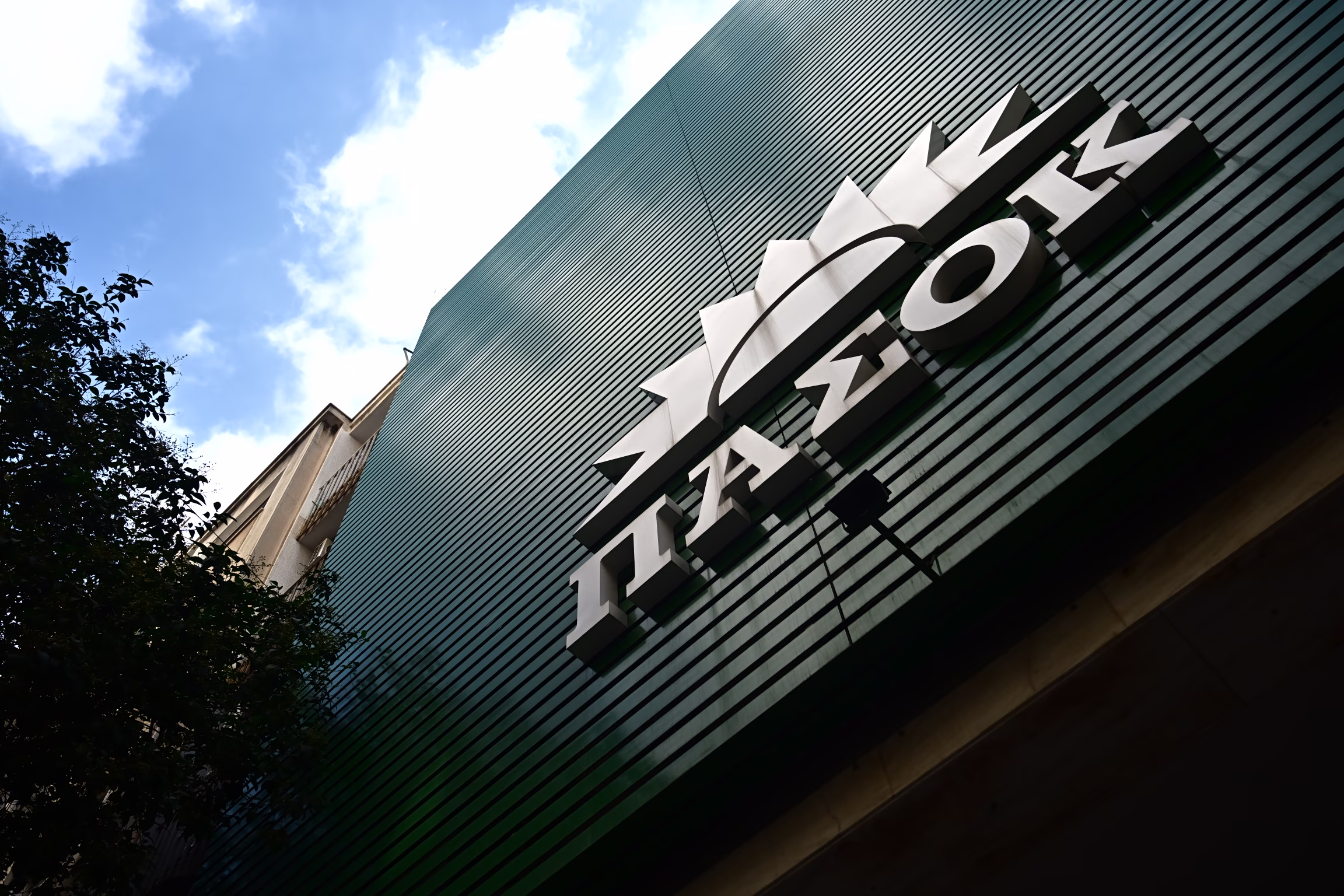 52 χρόνια ΠΑΣΟΚ: Από το «King Palace» στο Ηράκλειο της Κρήτης – Το «τρίπτυχο» του Ανδρουλάκη