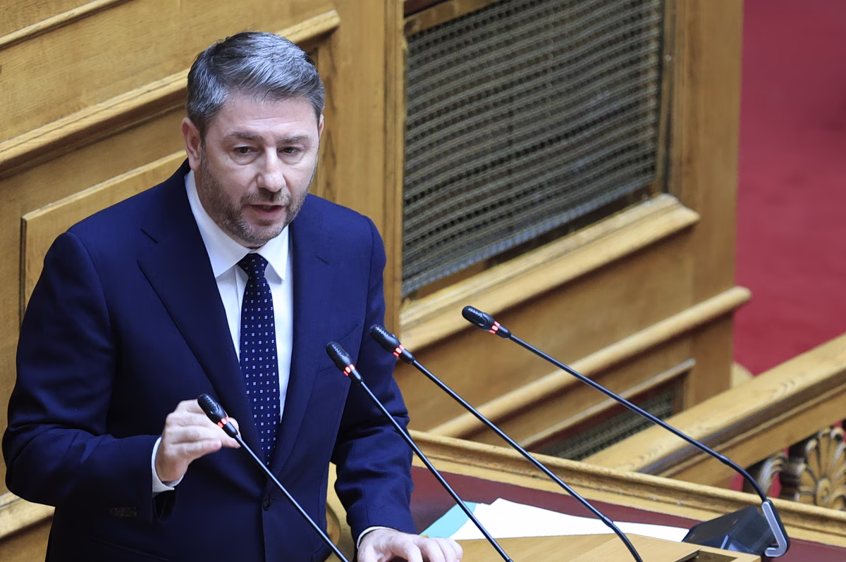 ΠΑΣΟΚ: Τα νέα «φάλτσα» Αυλωνίτη, τα «καρφιά» σε Τσίπρα και ο αντίπαλος της ΝΔ – Στη Βουλή σήμερα ο Ανδρουλάκης