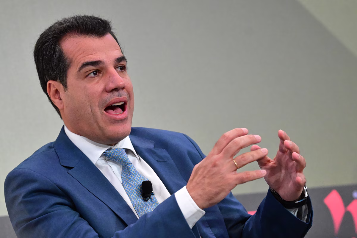 «Δεν υπήρξε συνεργασία, τότε ήταν γνωριμία, μετά έγινε γιατρός μου», λέει ο Πλεύρης για τον Θεοδωρόπουλο