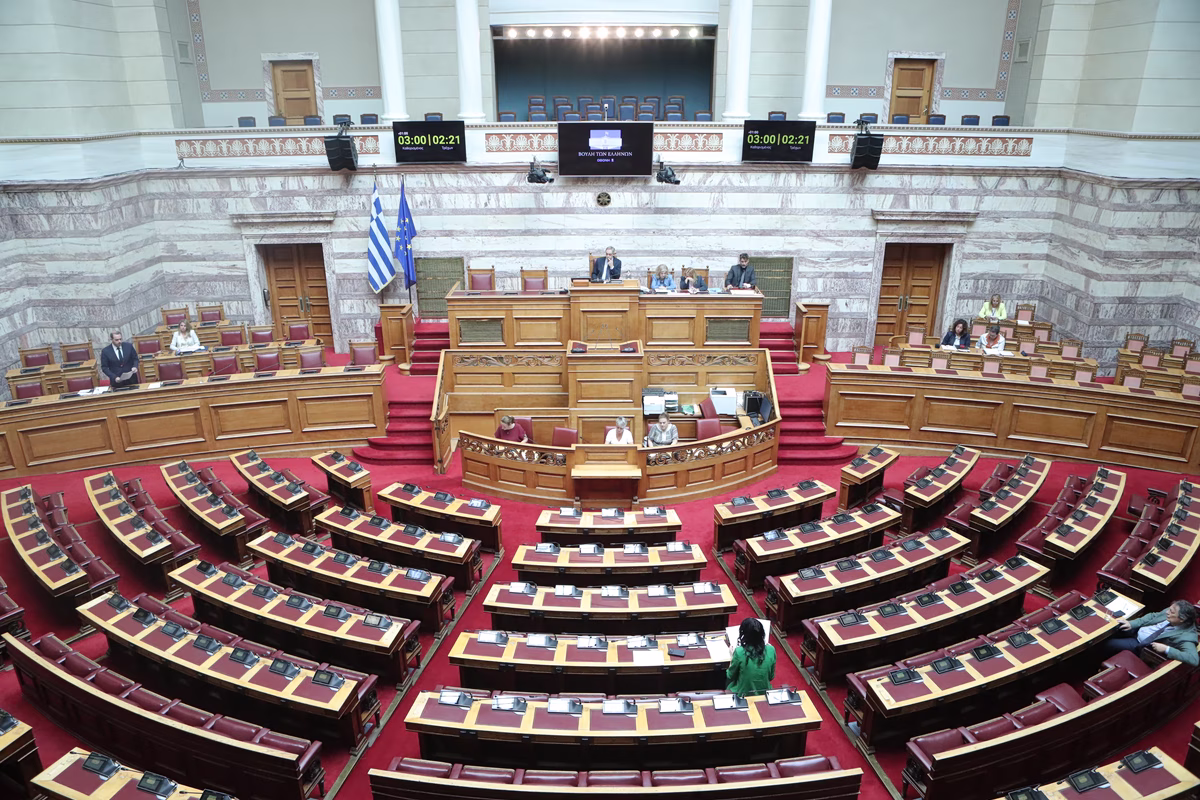 Στη Βουλή η δεύτερη ψηφοφορία για τη Συνταγματική Αναθεώρηση - Αντιπαράθεση για την παρουσία Φλωρίδη