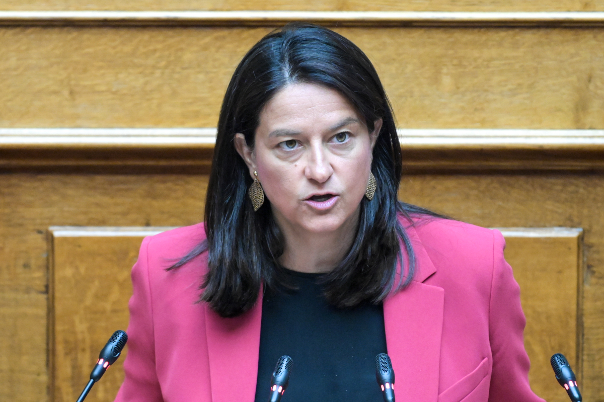 Αδειάζει η Κεραμέως τον Μαρινάκη για το επίδομα ανεργίας - «Αυστηρά προσωπική του θέση»