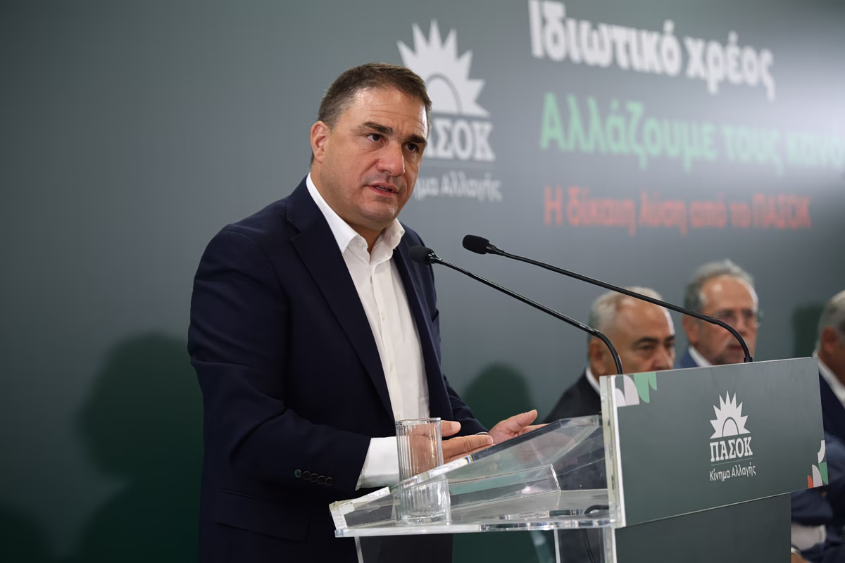 «Χαμηλά ο πήχης με Μητσοτάκη και Τσίπρα» - Για ανεπίκαιρα δίπολα κάνει λόγο το ΠΑΣΟΚ