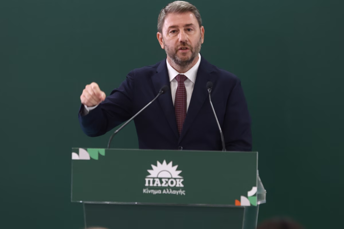 ΠΑΣΟΚ: Οι «μπαλωθιές» κατά Μητσοτάκη και Τσίπρα για το ιδιωτικό χρέος, οι κρητικές λύρες και τα «προεόρτια» της ΔΕΘ