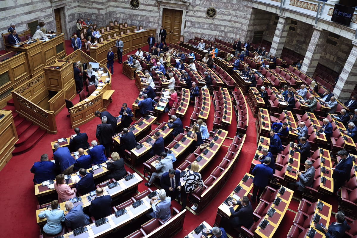 Άγρια κόντρα Κωνσταντοπούλου - Κουκουλοπούλου στη Βουλή για τη στάση του ΠΑΣΟΚ
