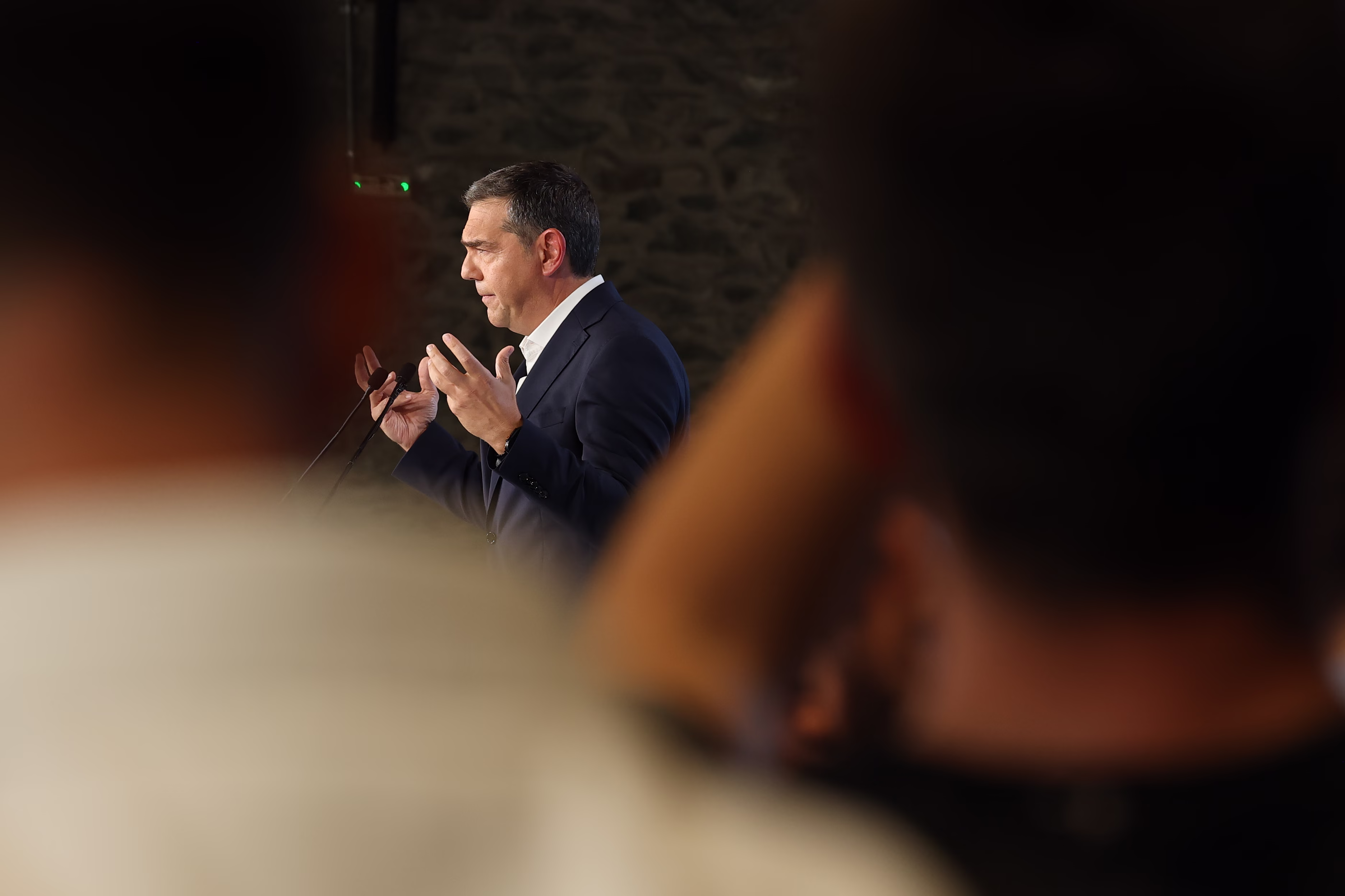 Στο επίκεντρο της πολιτικής ατζέντας το πρόγραμμα Τσίπρα - Κοινωνικό κράτος, η προτεραιότητα της ΕΛΑΣ - Πώς απαντούν ΝΔ και ΠΑΣΟΚ