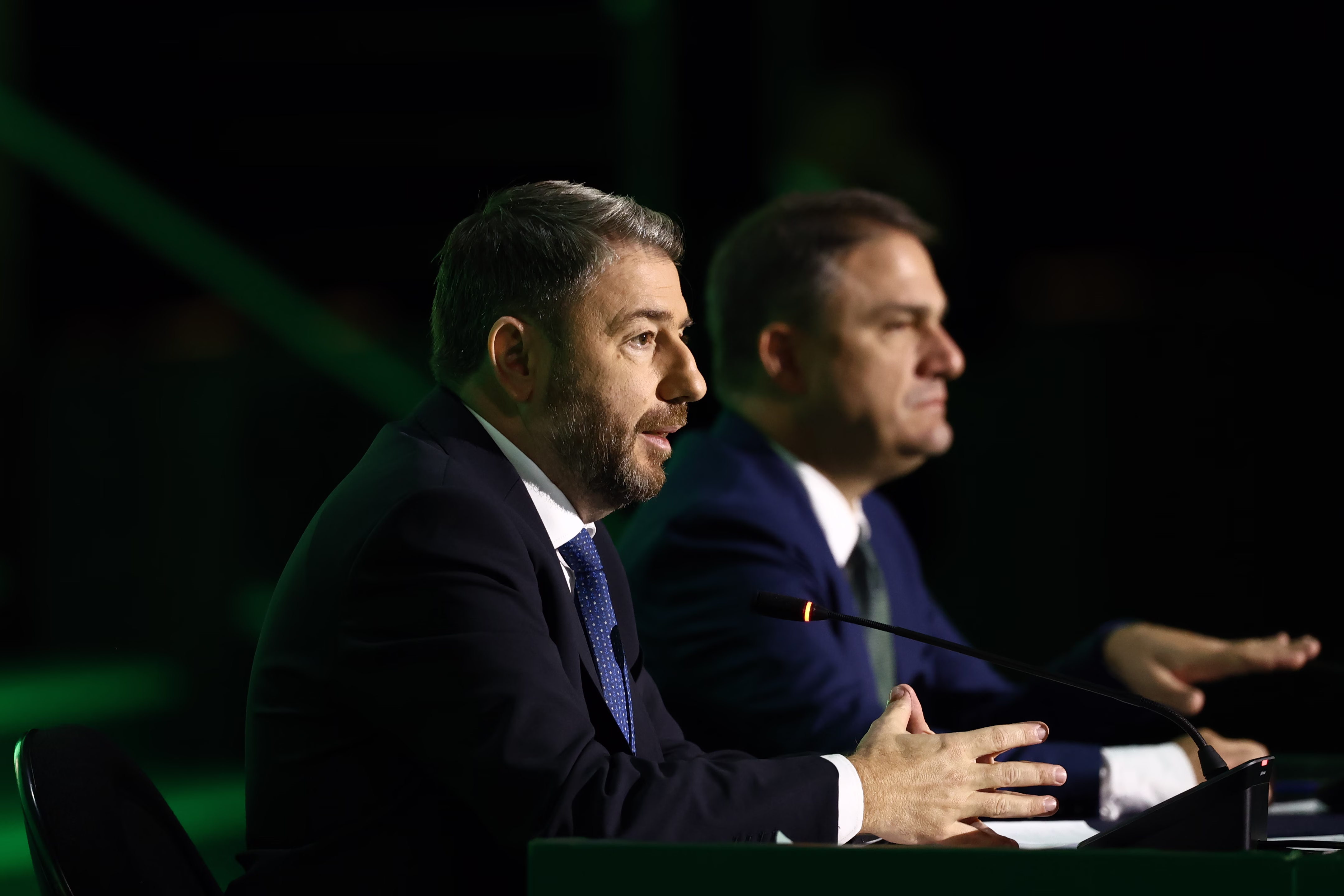 ΠΑΣΟΚ: Από τα διλήμματα της κάλπης στη «θετική ατζέντα» - Στενό μαρκάρισμα στη ΝΔ για καύσιμα και στεγαστικό
