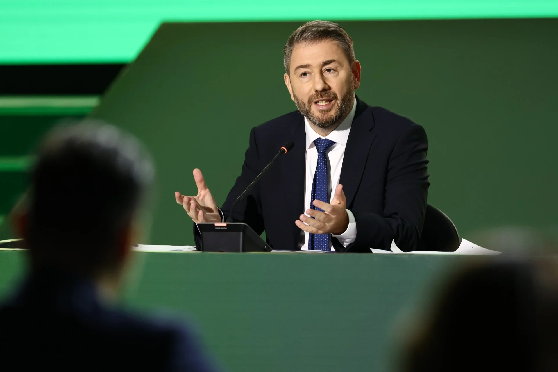 Ίσες αποστάσεις από ΝΔ και Κεντροαριστερά
