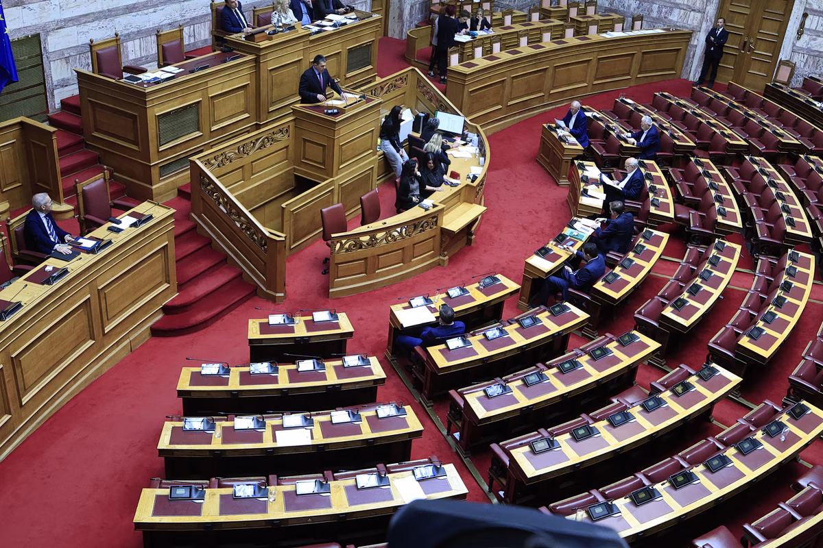Βουλή: Μπλόκο και επίσημα στην άρση ασυλίας Λαζαρίδη και Αυγενάκη - Με 151 «όχι» και διαρροές από τη ΝΔ
