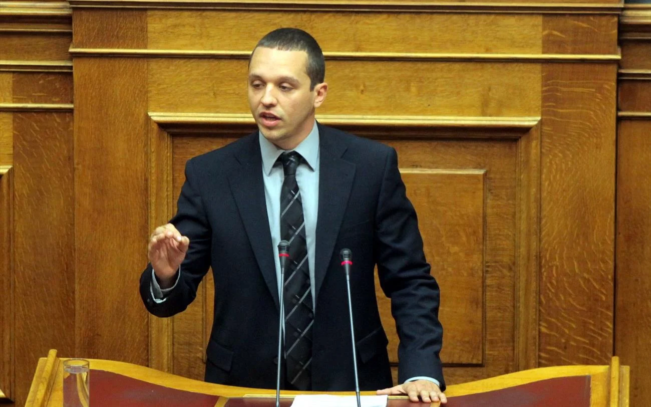 Η προσπάθεια να «μπει» στη Βουλή...από την πίσω πόρτα