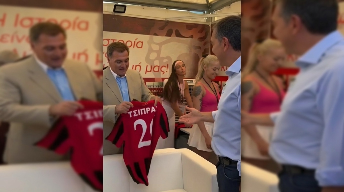 Οι χαλαρές στιγμές Τσίπρα στη ΔΕΘ: Τα αθλητικά πηγαδάκια, τα ρομπότ των φοιτητών και η φανέλα του Απόλλωνα Καλαμαριάς