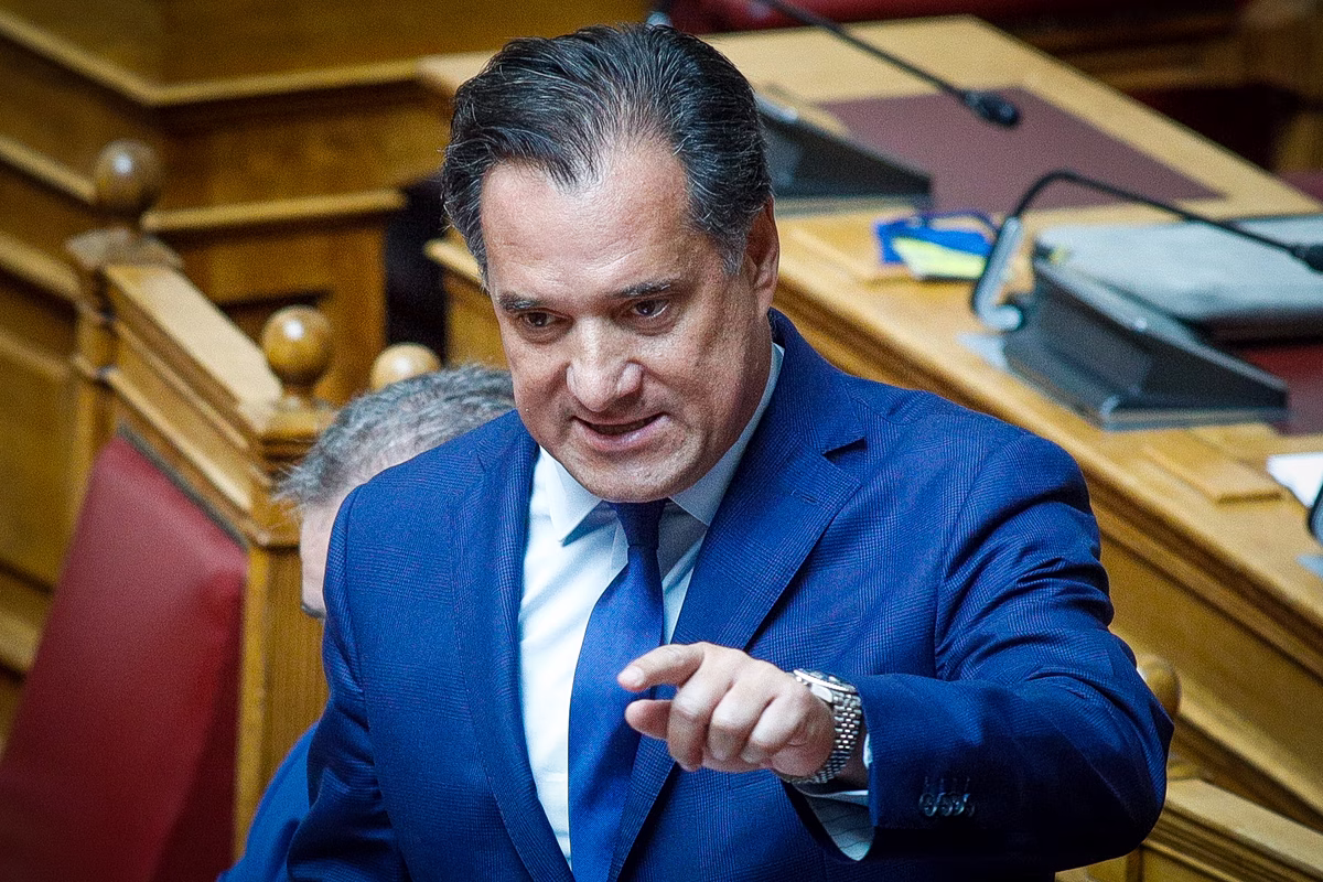 Ανεκδιήγητος ο Άδωνις Γεωργιάδης: «Μήπως έχετε πάρει κάνα μπάφο πριν βγείτε στην εκπομπή;»