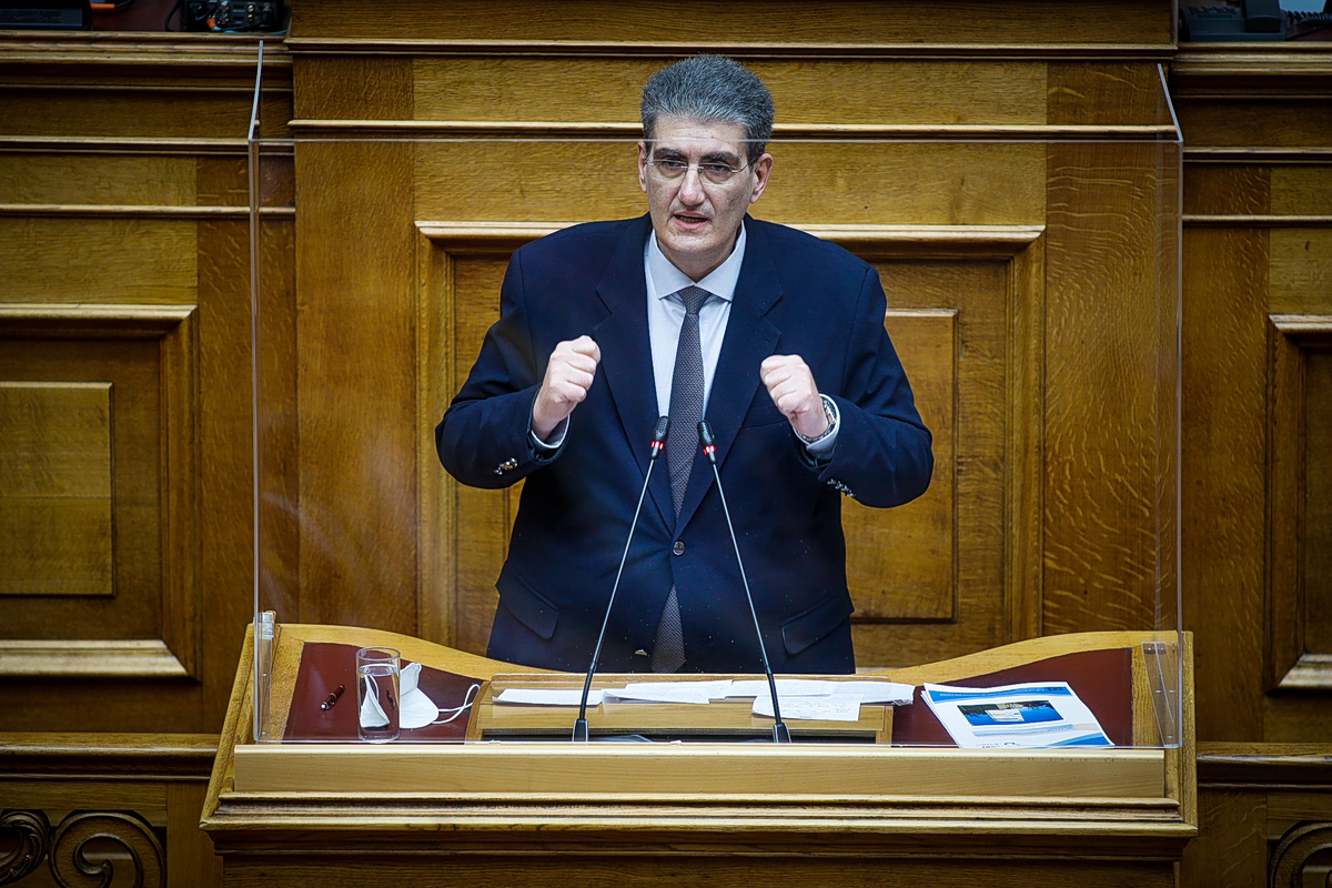 Γιαννούλης: Αν τα διυλιστήρια εξακολουθούν να βγάζουν 22 δολάρια κέρδος στο βαρέλι, για τον καταναλωτή είναι αργά