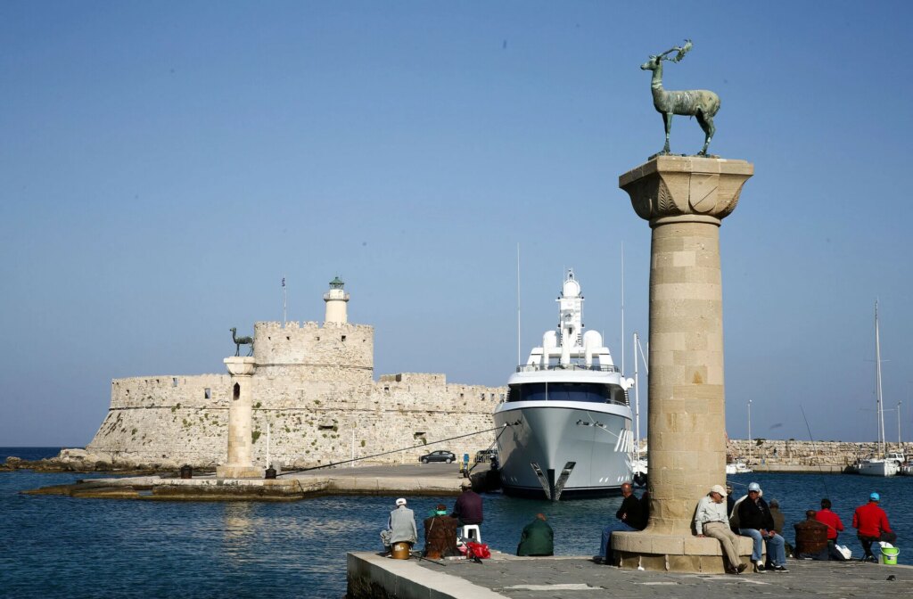 Κρουαζιερόπλοιο προσέκρουσε σε επιβατηγό σκάφος