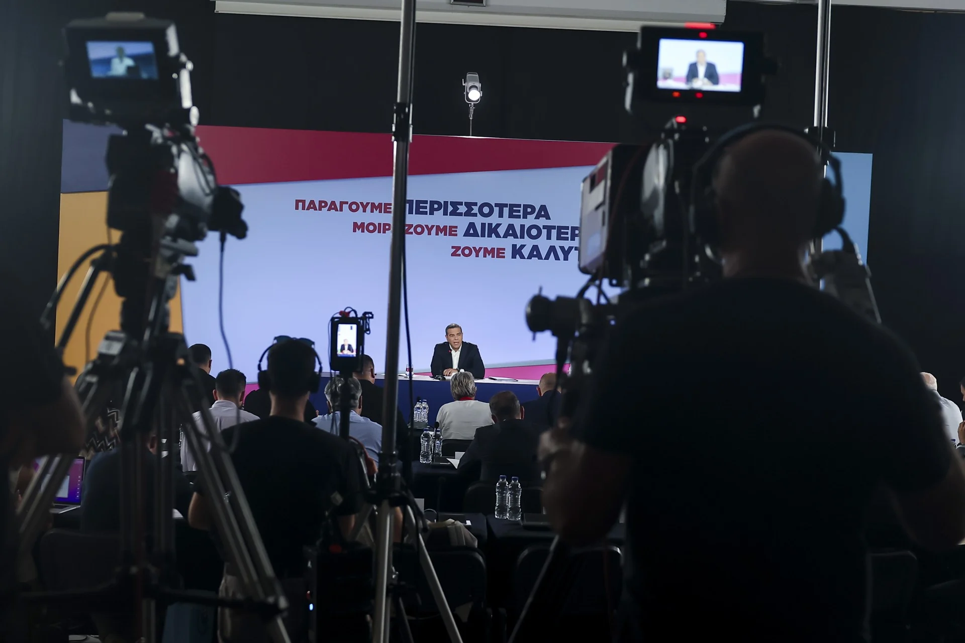 Μαίνεται η κόντρα κυβέρνησης - ΕΛΑΣ για την κοστολόγηση των εξαγγελιών του Αλ. Τσίπρα