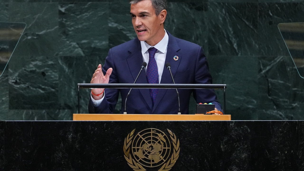 Ο πρωθυπουργός της Ισπανίας Σάντσεθ καλεί να αναλάβει γυναίκα επικεφαλής του ΟΗΕ