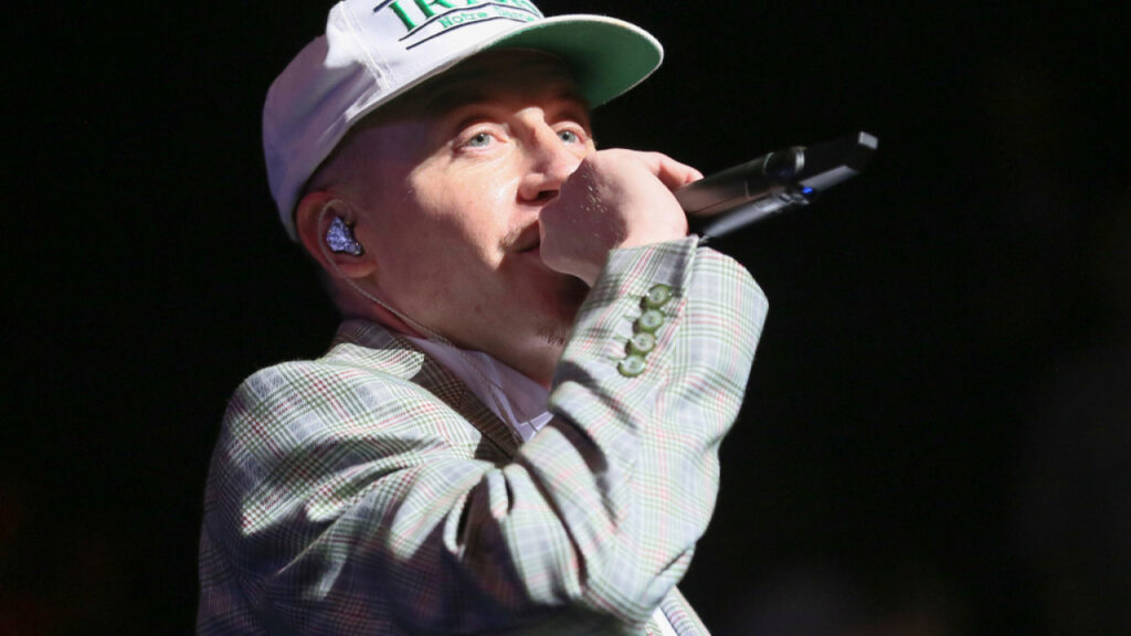 Macklemore: Καλλιτέχνες αντιδρούν στην απομάκρυνσή του λόγω δηλώσεων υπέρ της Παλαιστίνης