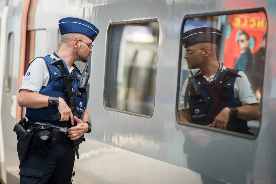 Συνελήφθη άνδρας με Καλάσνικοφ σε σιδηροδρομικό σταθμό