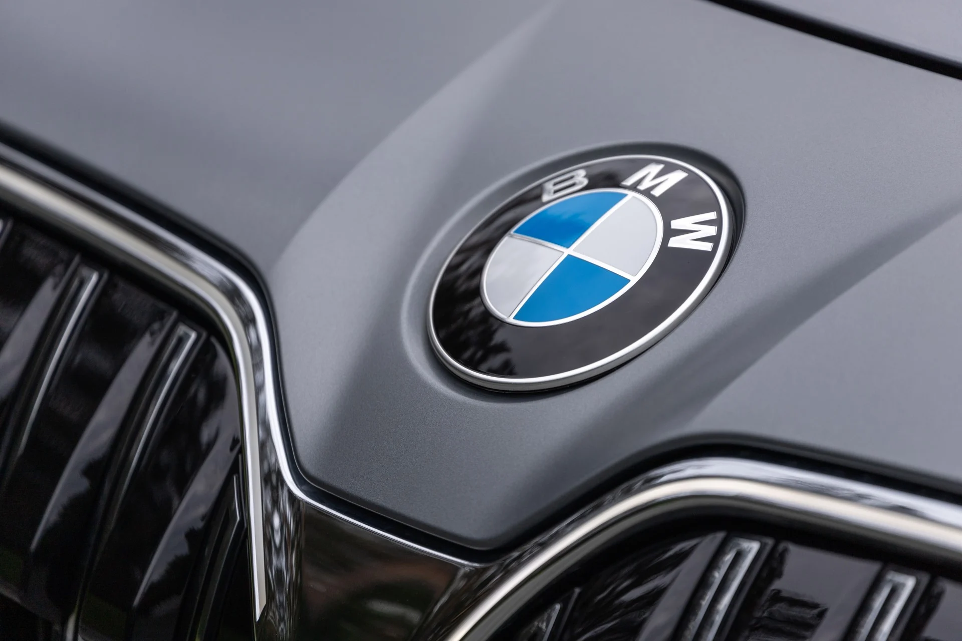 Ο CEO της BMW «βλέπει κίνδυνο» από τα φθηνά κινεζικά αυτοκίνητα στην Ευρώπη