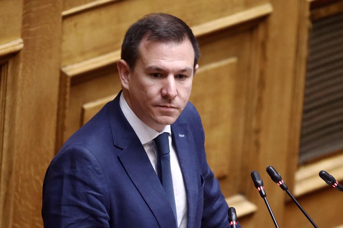 Δουδωνής: «Ο κ. Γεραπετρίτης ως καθηγητής έγραφε ξεκάθαρα τα αντίθετα από αυτά που κάνετε τώρα στην εκλογή Αντιπροέδρου της Βουλής»