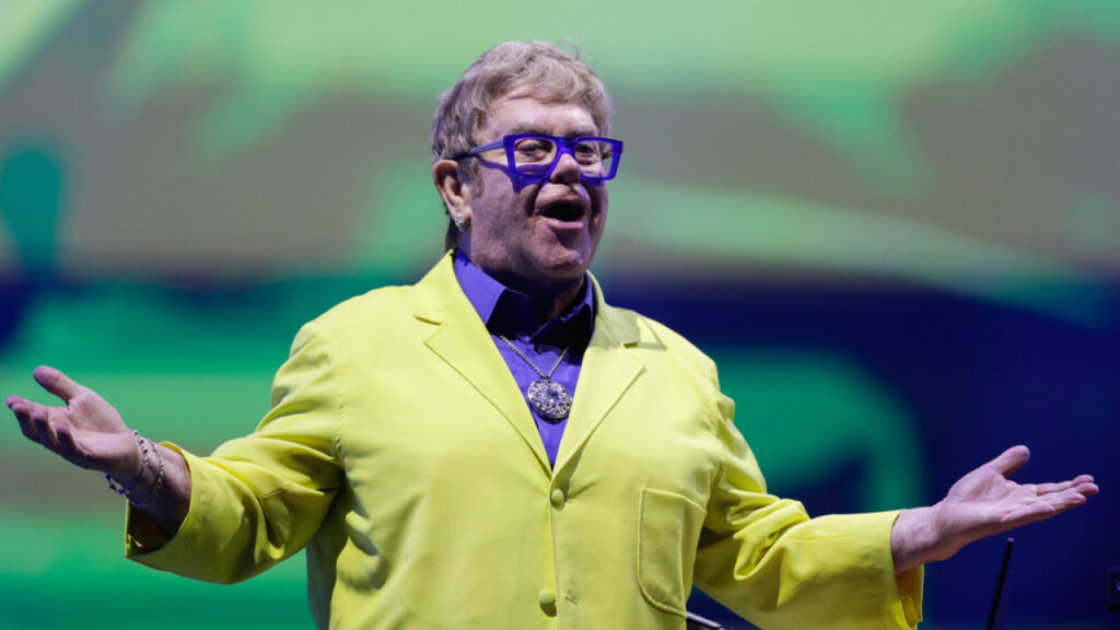 Elton John και Charli XCX δίνουν ραντεβού στο Λονδίνο