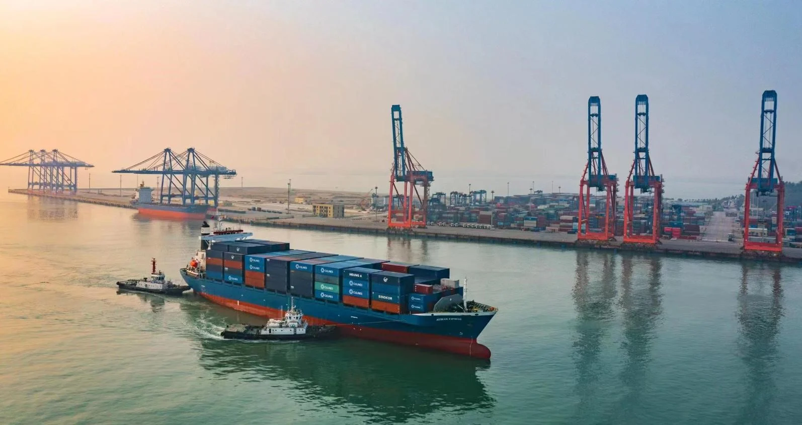 Euroholdings extends charters for two feeder containerships