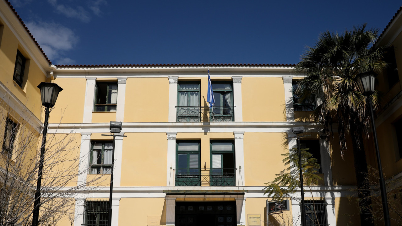 ΕΛ.ΑΣ.: Απέδρασε κρατούμενος από την Ευελπίδων κατά τη διάρκεια μεταγωγής