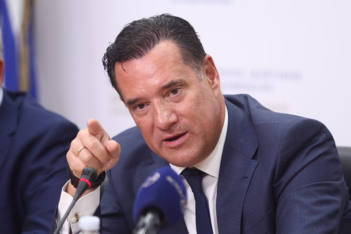 «Μια απατεώνισσα παραβίασε τη νομοθεσία» λέει ο Γεωργιάδης και αποποιείται τις ευθύνες για την υπόθεση Μαζωνάκη