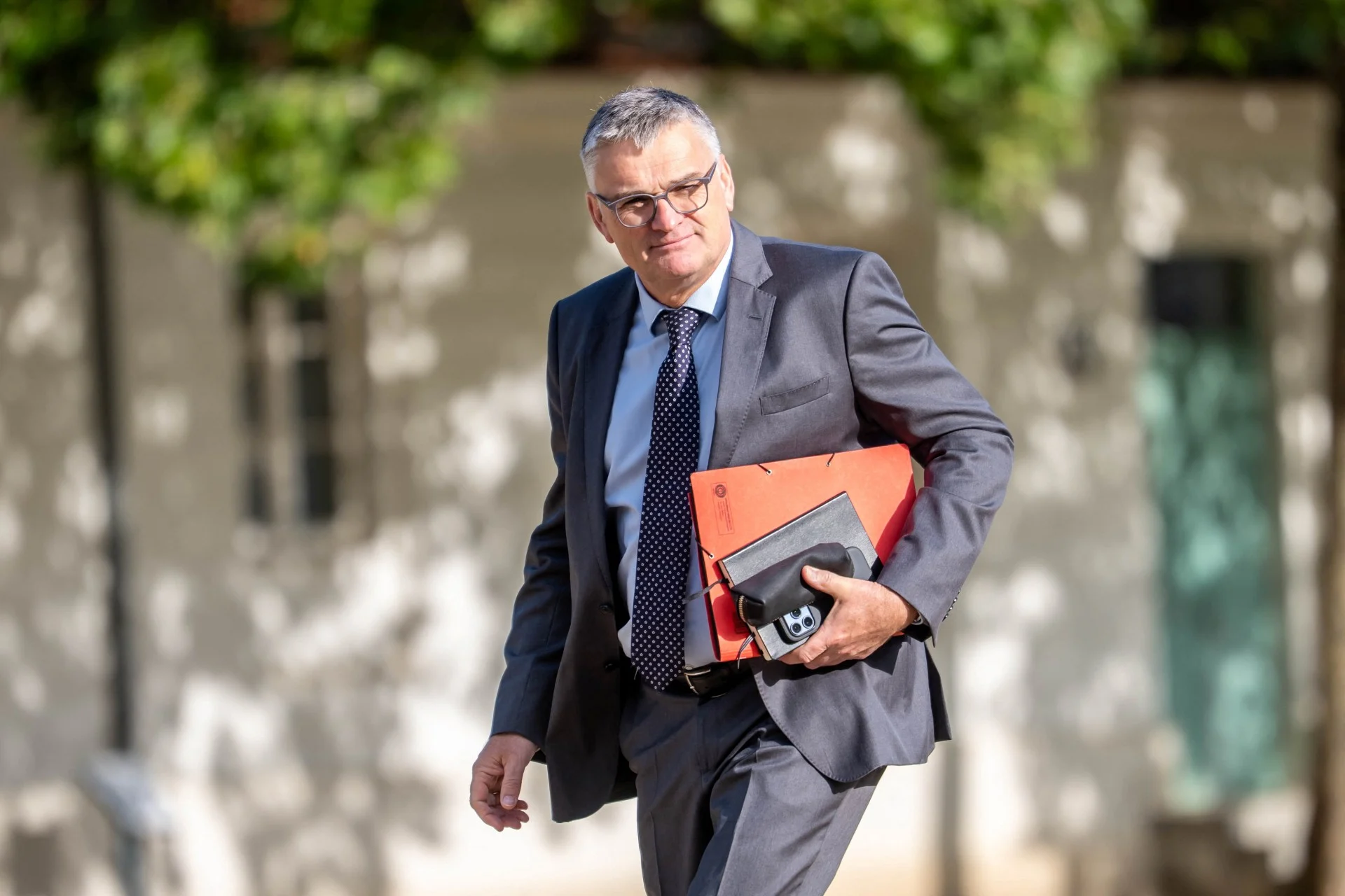 Ο κυβερνητικός εκπρόσωπος αμφισβητεί τη σοβαρότητα των δημοσκοπήσεων