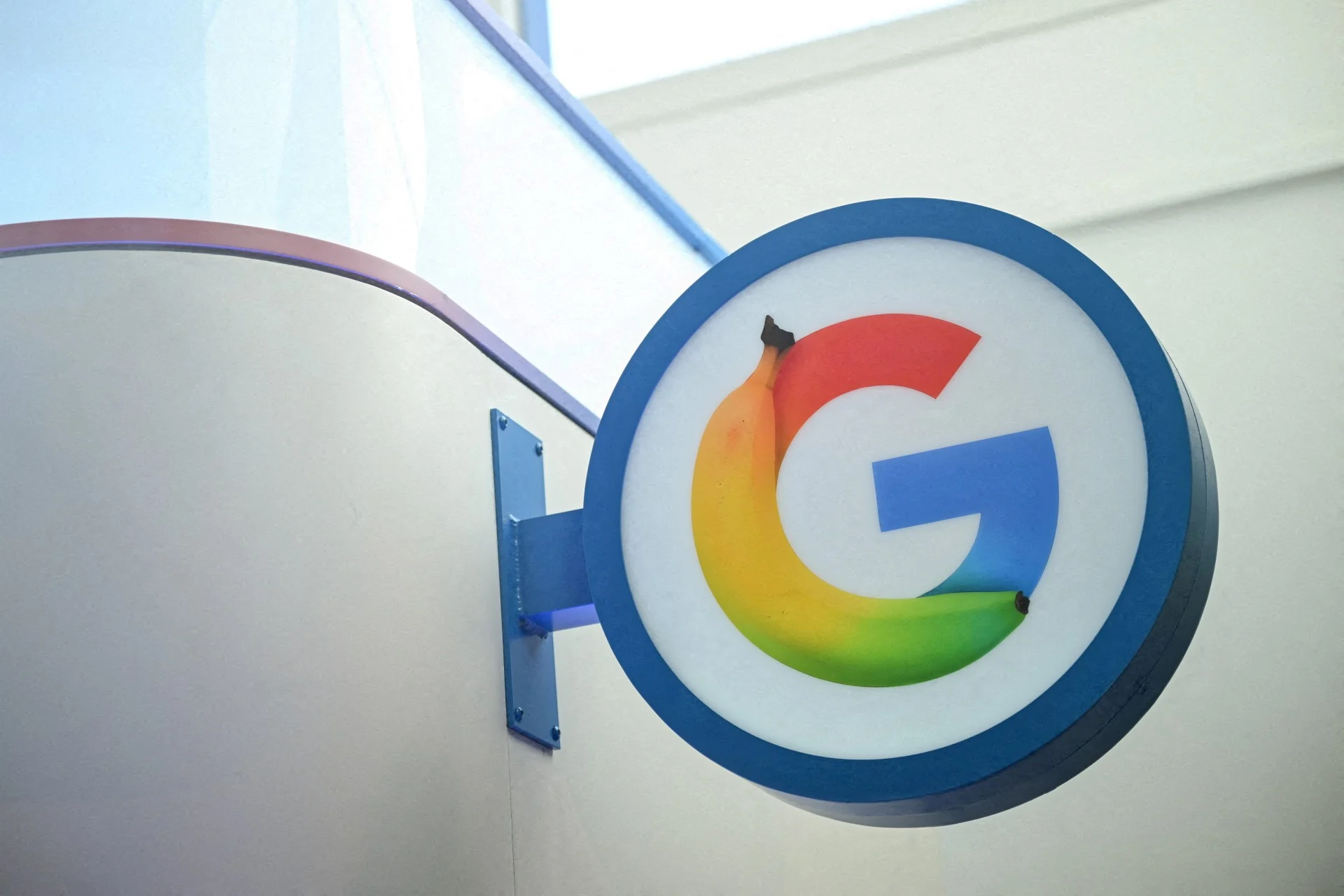 Πρώην στέλεχος ασφαλείας της Google προειδοποιεί ότι η τεχνητή νοημοσύνη θα μπορούσε να βλάψει τα παιδιά περισσότερο από ό,τι τα social media