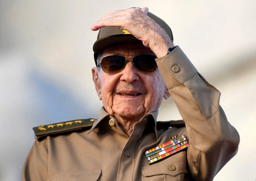 Νέα δημόσια εμφάνιση του 95χρονου Ραούλ Κάστρο – Παραμένει ισχυρός χωρίς αξίωμα