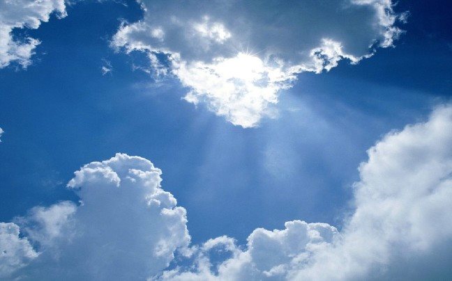 Αίθριος καιρός με τοπικές νεφώσεις και αμετάβλητη θερμοκρασία έως 36 βαθμούς