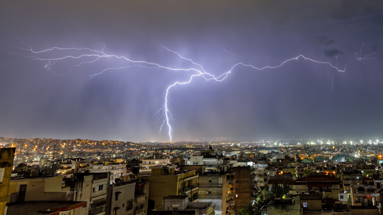 Μικροπροβλήματα στη Θεσσαλονίκη από την καταιγίδα