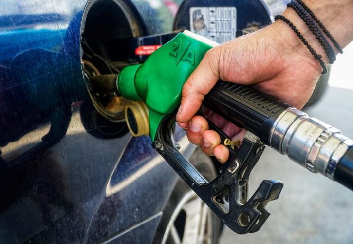 Εκτός κάδρου πλαφόν σε διυλιστήρια και ενισχύσεις στο ρεύμα