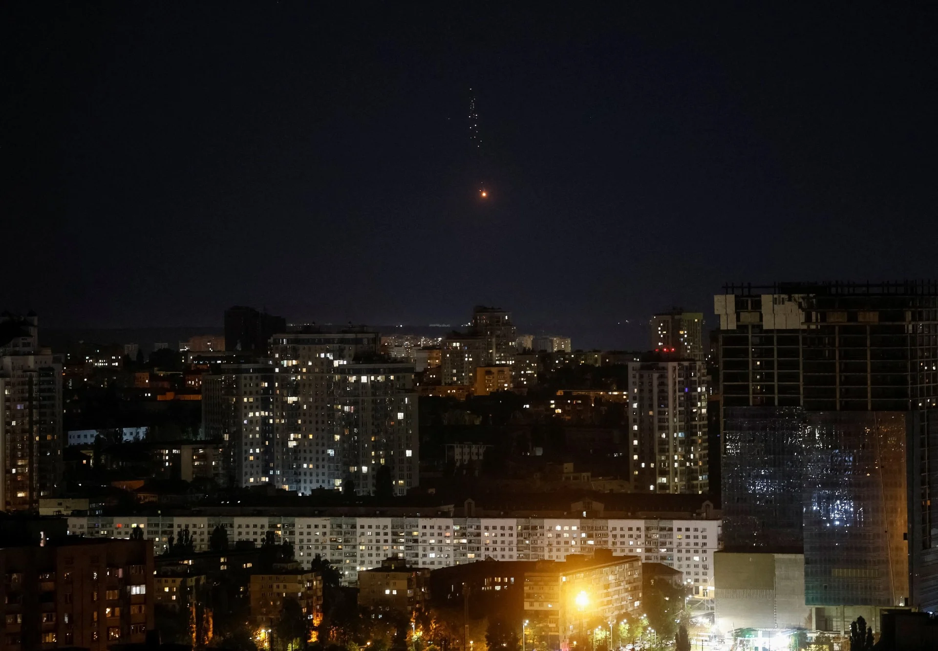 Αποθήκη του ΠΟΥ με ιατρικές προμήθειες επλήγη σε νυχτερινή επίθεση στο Κίεβο
