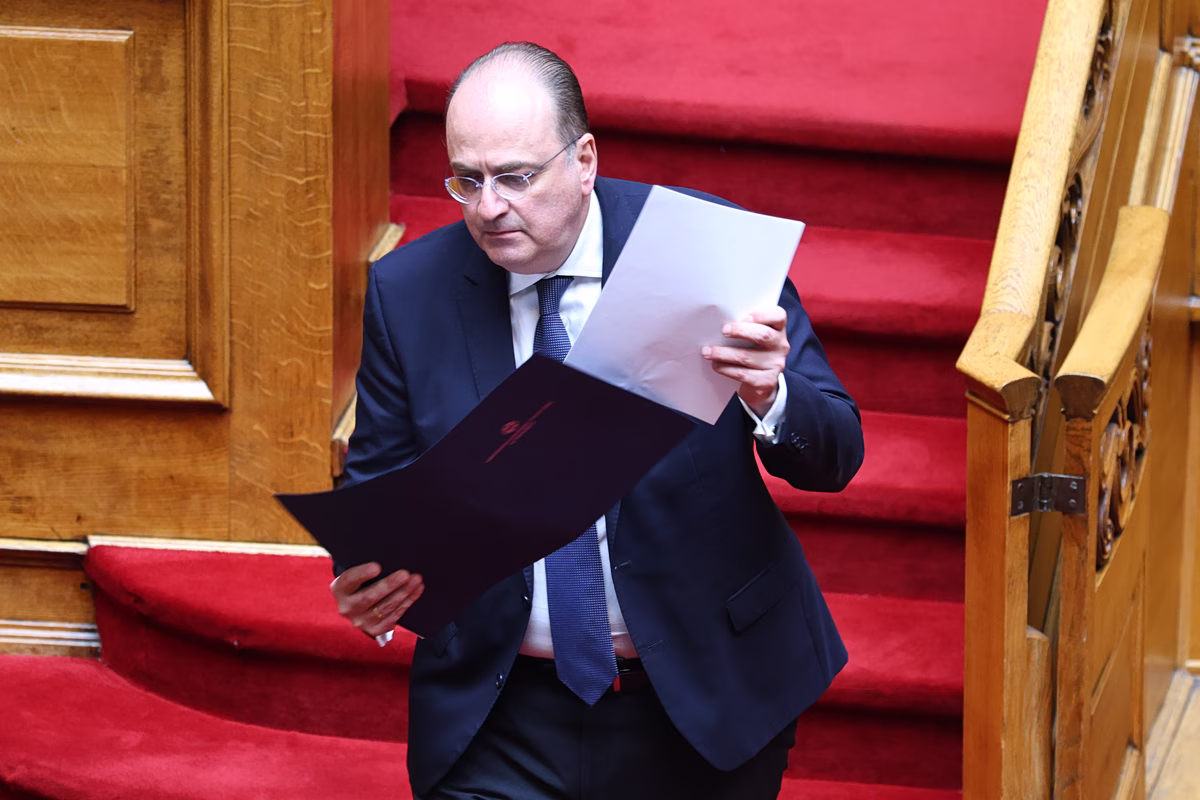 «Φαγωμάρα» στη Νέα Δημοκρατία: Στο στόχαστρο του Μακάριου Λαζαρίδη ο διευθυντής του Νίκου Δένδια