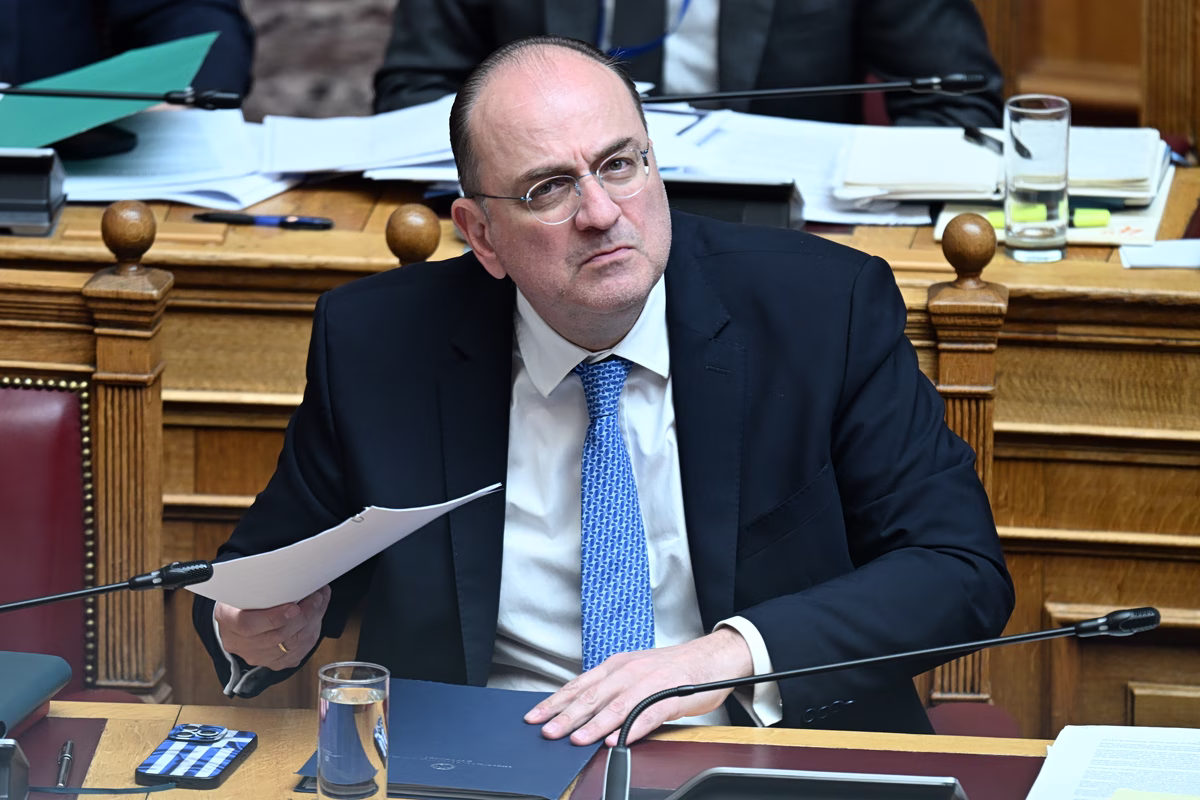 Βουλή: Κόπηκε ο Λαζαρίδης από εισηγητής σε νομοσχέδιο του Άμυνας μετά την επίθεση σε συνεργάτη Δένδια