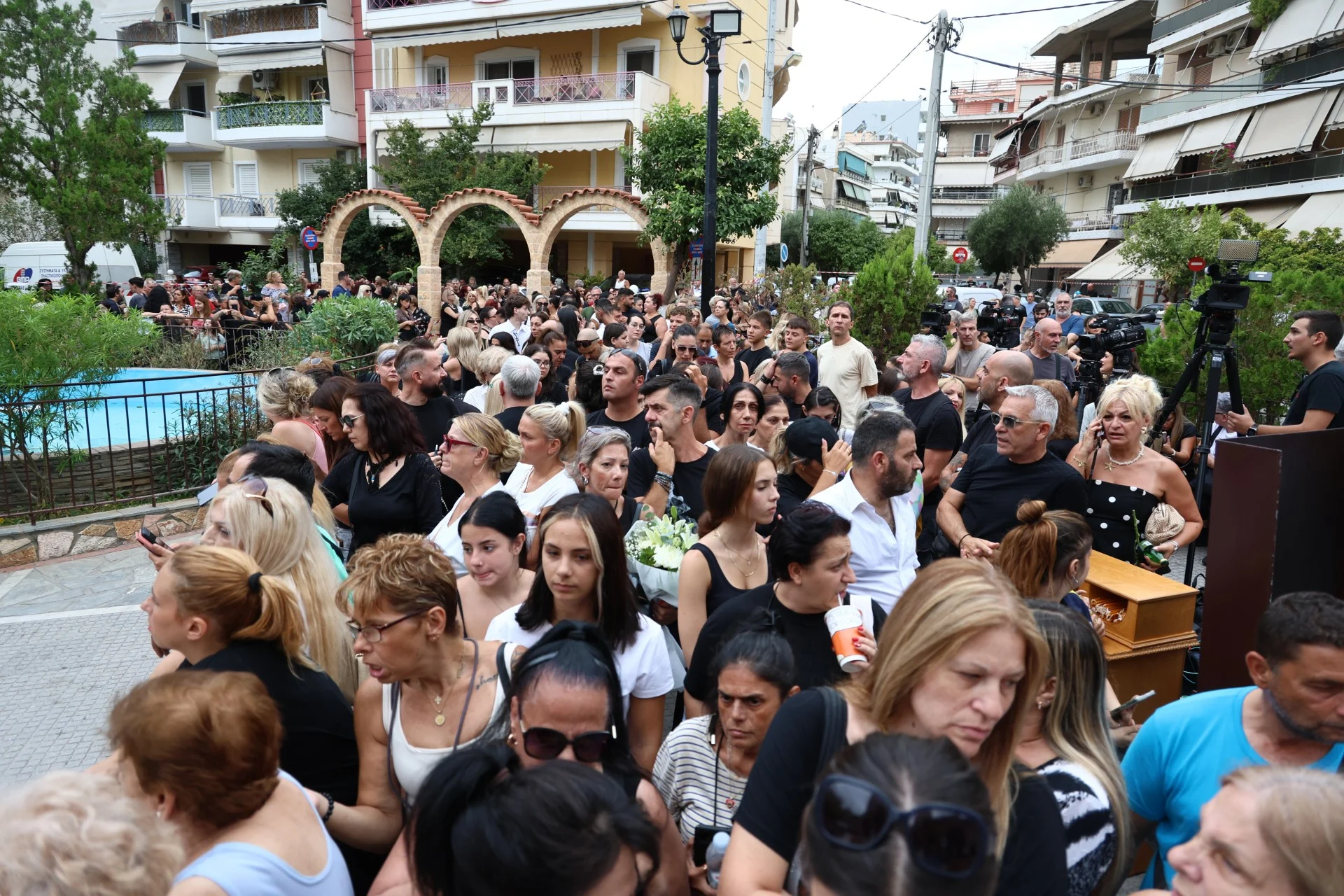 Ανήκει στην αγάπη του κόσμου – Χιλιάδες πολίτες στο ύστατο χαίρε