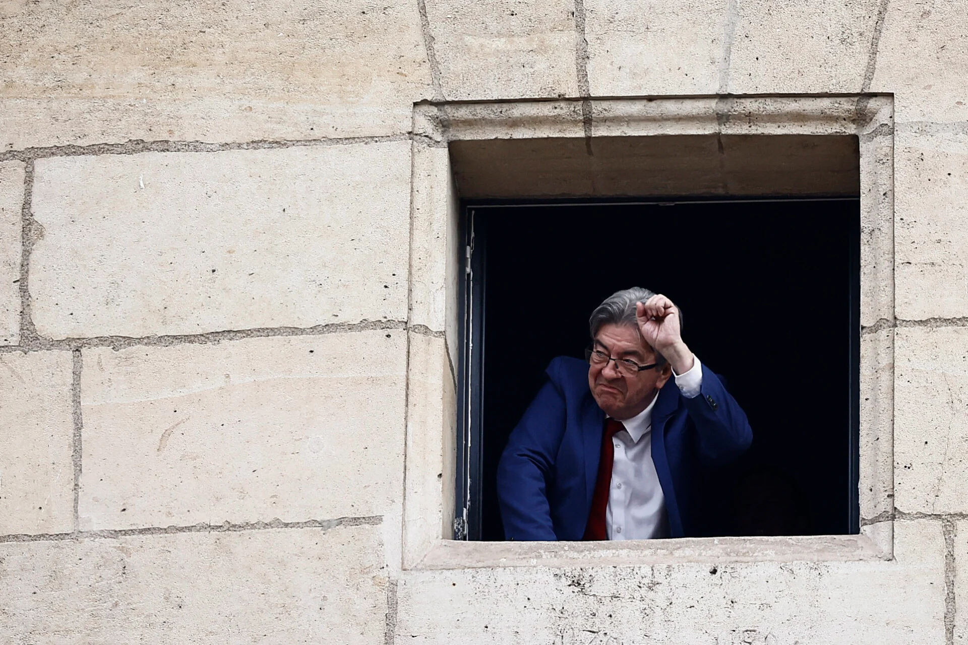 Γαλλία: Ισόπαλοι Μελανσόν - Φιλίπ σε νέα δημοσκόπηση, αλλά «βλέπουν» την πλάτη της Λεπέν