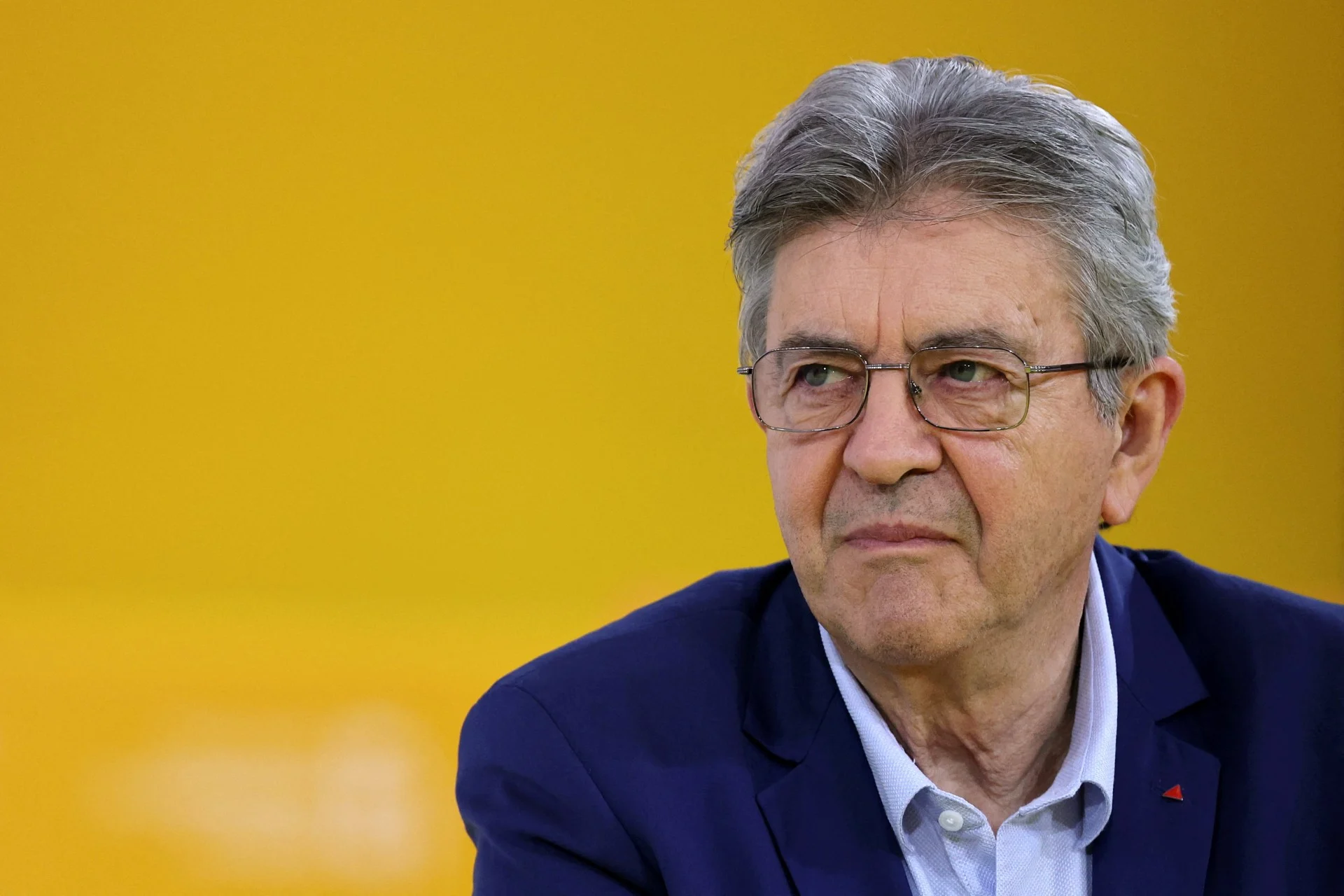Μελανσόν: Εγκλωβισμένη η κυβέρνηση - «Χύτρα ταχύτητας που βράζει» θυμίζει η οικονομική κατάσταση των Γάλλων πολιτών