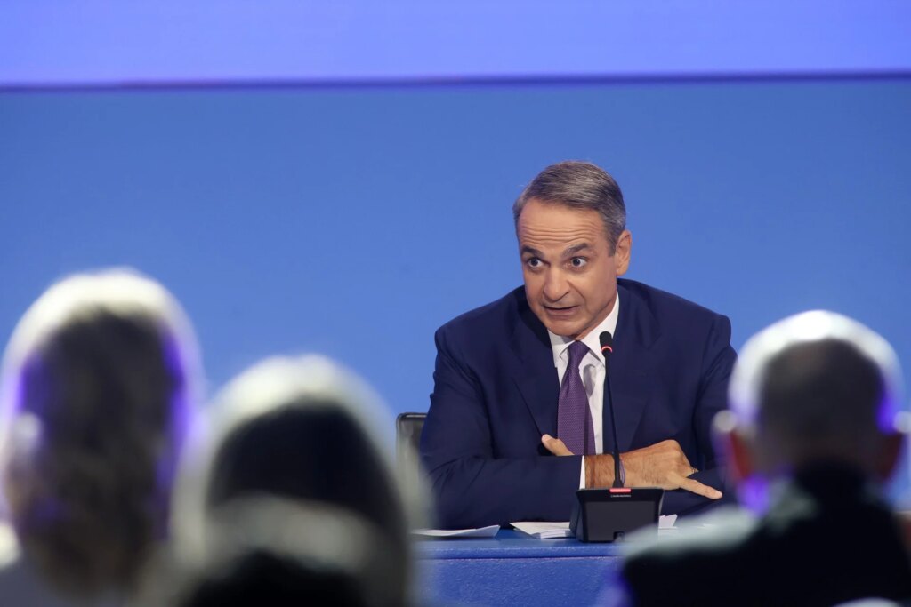 Μπορούμε να διανέμουμε «μέρισμα ανάπτυξης» – «Όχι» στη μείωση του ΦΠΑ