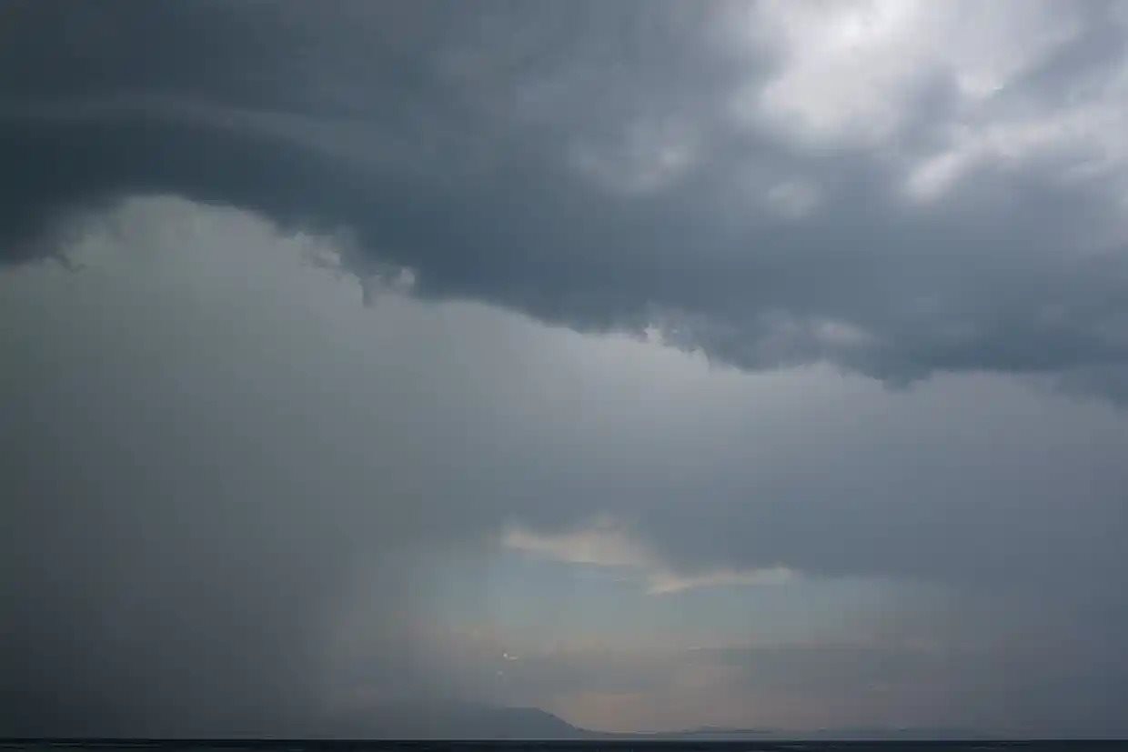 Νεφώσεις και τοπικές βροχοπτώσεις αναμένονται στις περισσότερες περιοχές