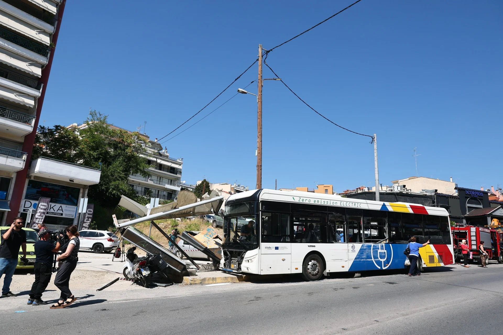 Θεσσαλονίκη: Στο χειρουργείο 21χρονη μετά το τροχαίο με λεωφορεία