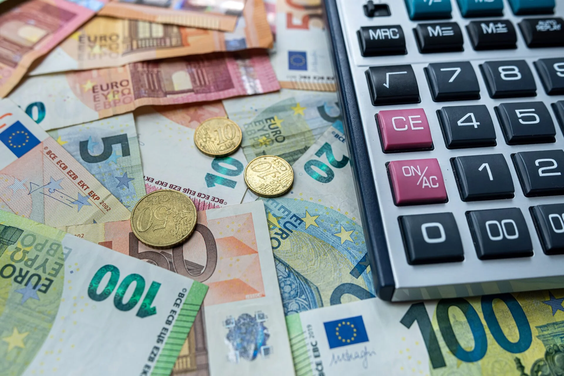 Πρωτογενές πλεόνασμα 6,5 δισ. στο 8μηνο